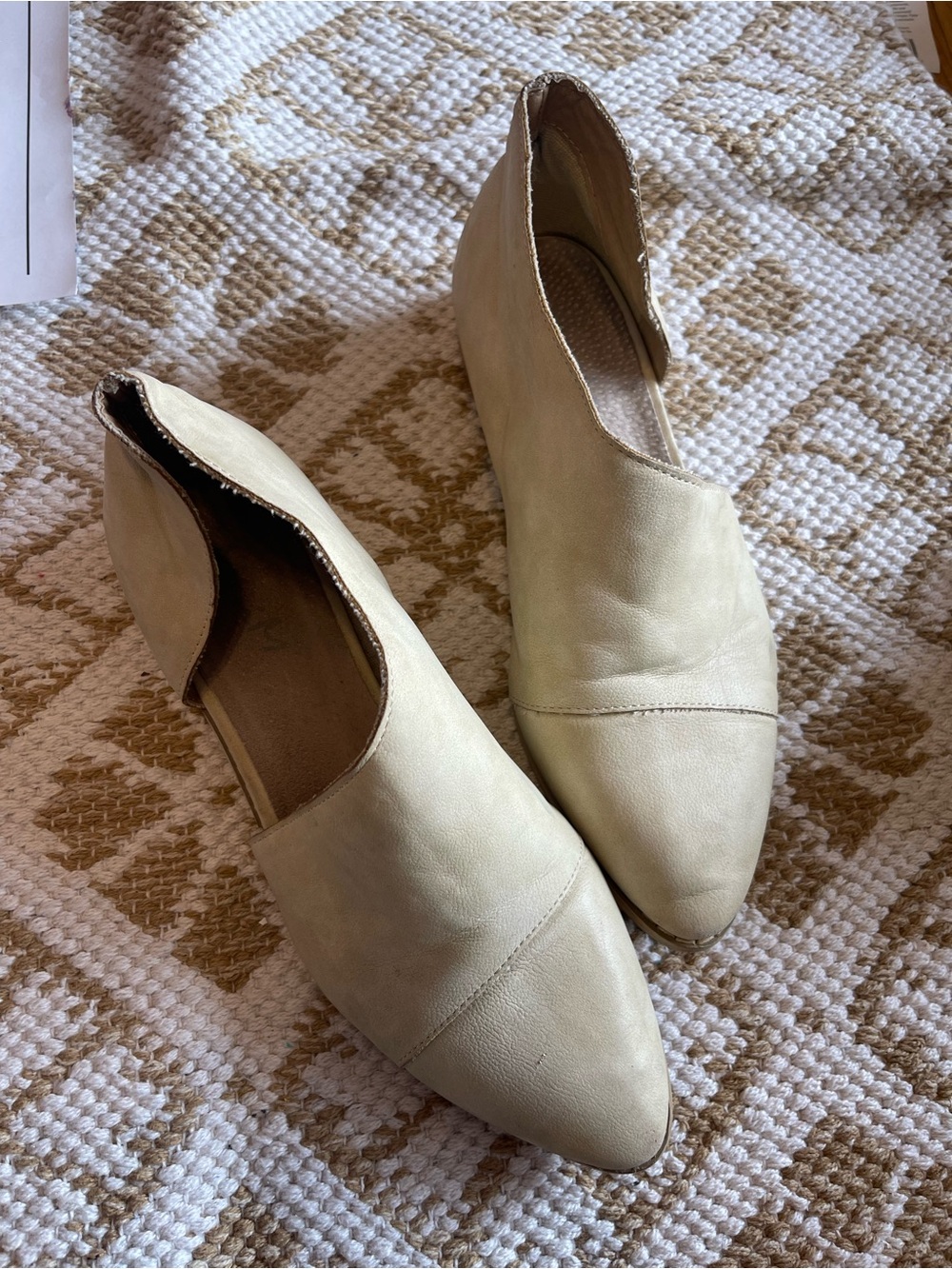 Mi.iM Cream Pointed Slip-On Flats